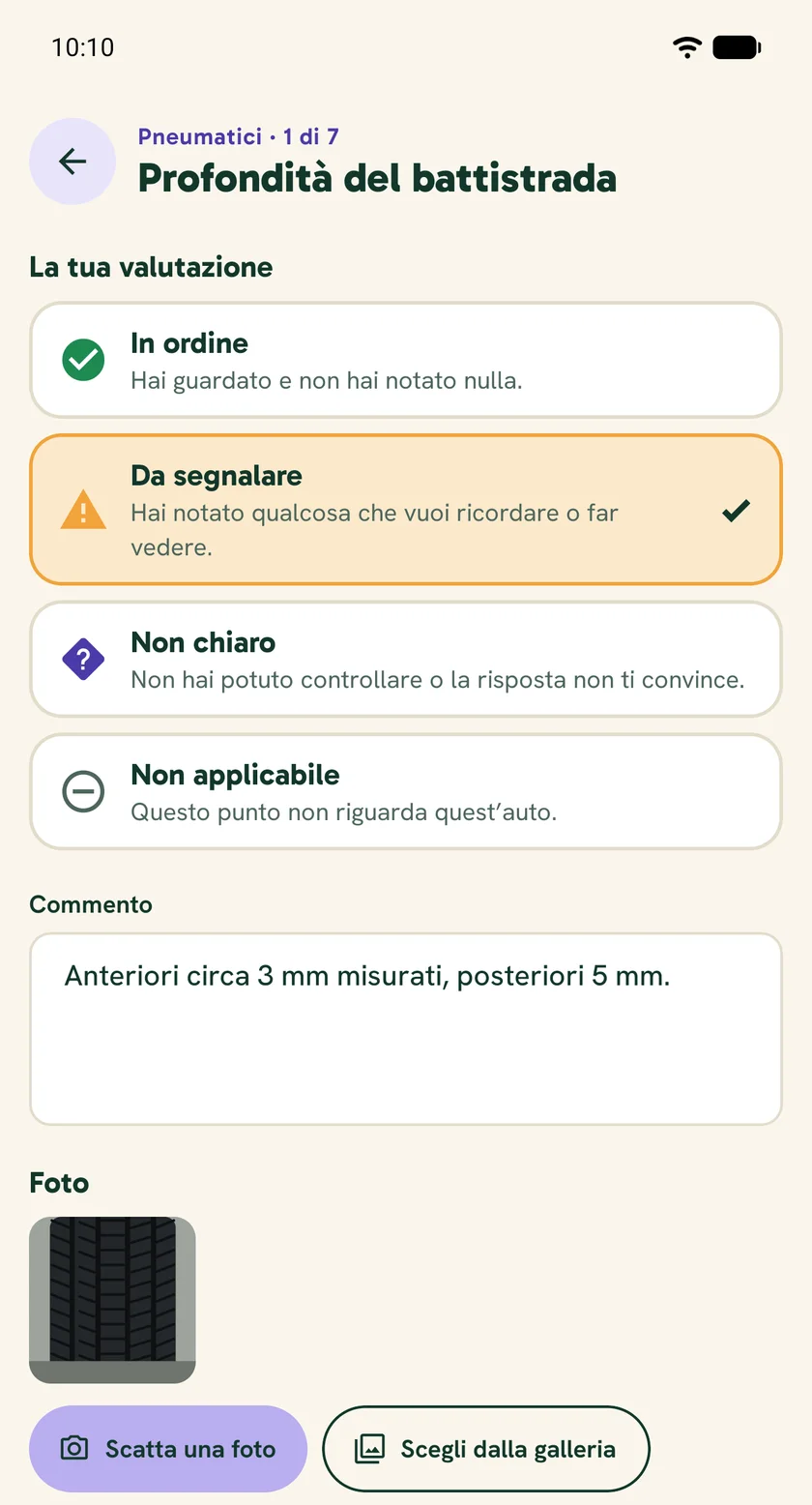 Punto «Profondità del battistrada» con le quattro valutazioni, il commento, una foto e i pulsanti «Scatta una foto» e «Scegli dalla galleria».